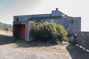 House, 3 Bedrooms, Bathtub, Ocean View (Holmes House Unit 21-86) | Front of property