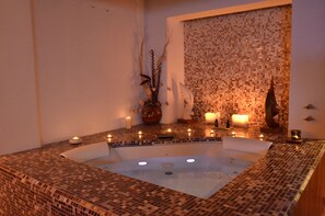 Elite Suite, 3 Bedrooms, Oceanfront | Jetted tub - Penthouse 07 (Cancun)