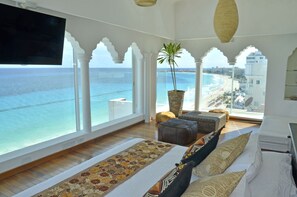 Elite-sviitti, 3 makuuhuonetta, valtameren rannalla | 3 makuuhuonetta, ylelliset vuodevaatteet, tallelokero huoneessa