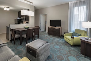 45-inch LED TV with satellite channels, TV, Netflix - TownePlace Suites by Marriott Chicago Schaumburg (Schaumburg)