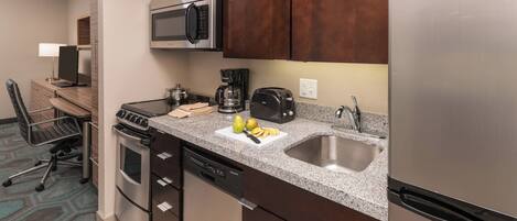 Premium Suite, 1 Bedroom | 1 bedroom, premium bedding, desk, iron/ironing board