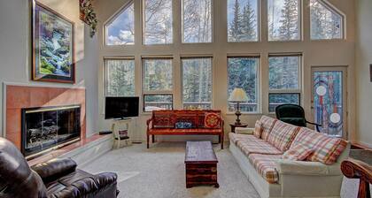 Aspen House 4 Bedroom Home by RedAwning