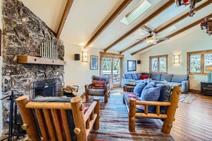 House, 4 Bedrooms | Living area | Flat-screen TV, DVD player