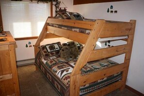 3 bedrooms, iron/ironing board, free WiFi