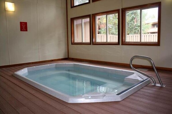 Indoor spa tub