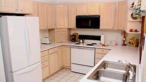 Townhouse, 3 kamar tidur, balkon (Pinecreek #F - 3 BR) | Dapur pribadi