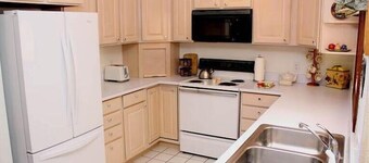 Pinecreek F 3 BR 3 Br townhouse by RedAwning