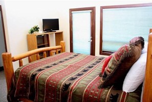 3 bedrooms, free wired Internet - Pinecreek F 3 BR 3 Br townhouse by RedAwning (Breckenridge)