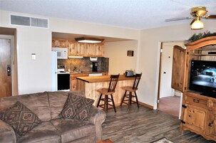 Condo, Multiple Beds (Summit House 2 bed 2 bath SHGW) | 2 bedrooms, individually decorated, individually furnished