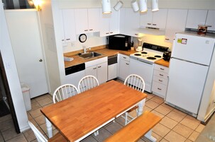 Refrigerador con freezer, microondas, cafetera/tetera