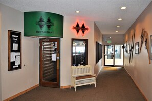 Restaurant - Snowflake 1 Bed plus Den 2 Bath (Copper Mountain)