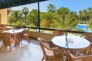 Khu ẩm thực ngoài trời