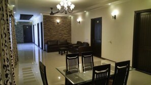 Free daily on-the-go breakfast