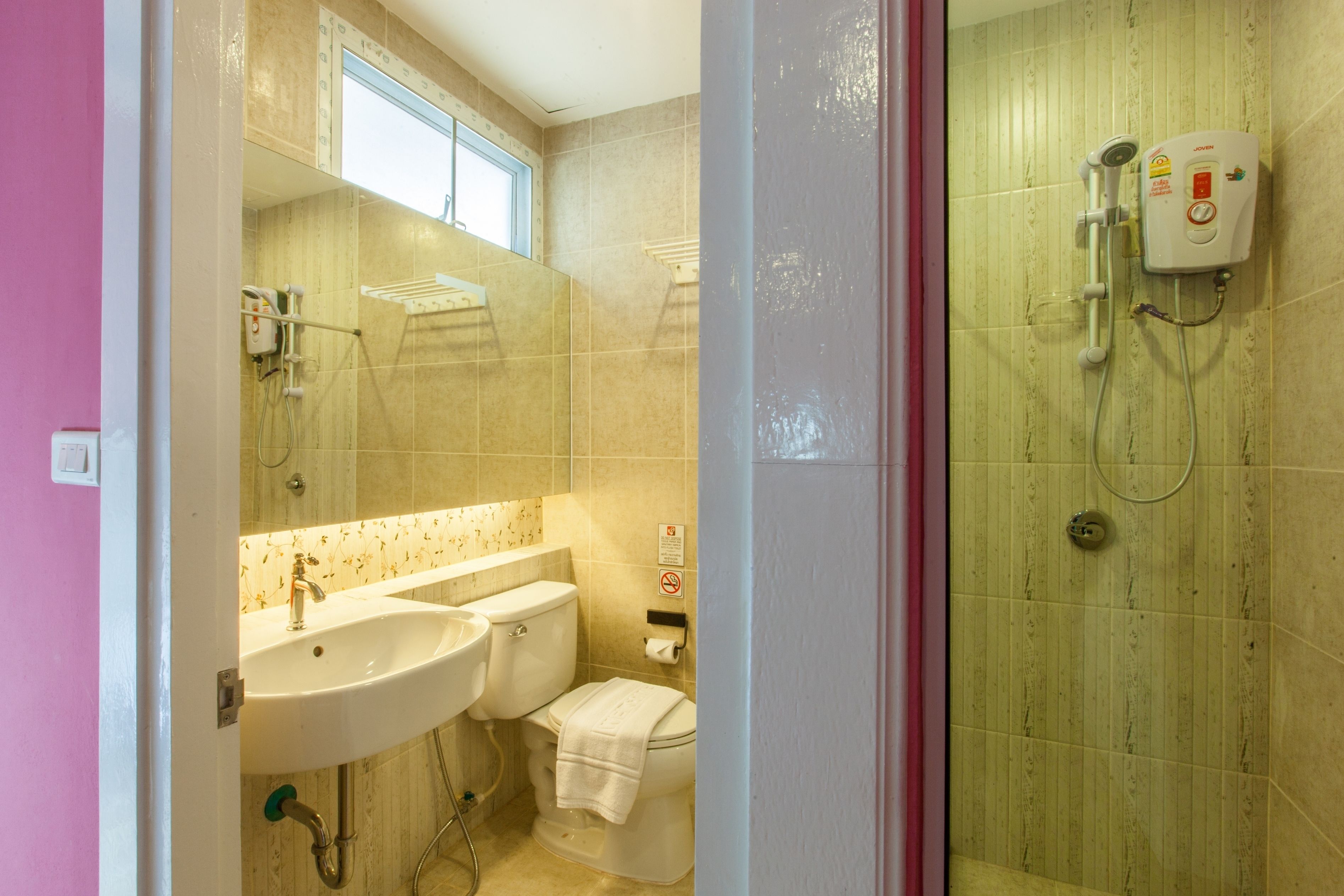 superior room | bathroom | shower, free toiletries, bidet, towels