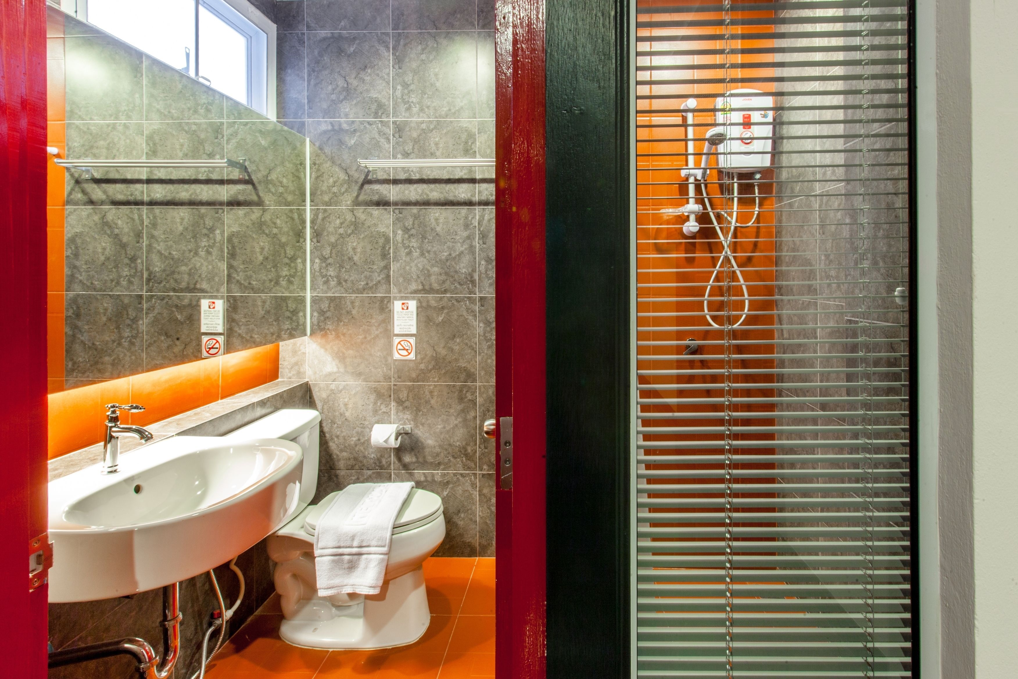 superior room | bathroom | shower, free toiletries, bidet, towels