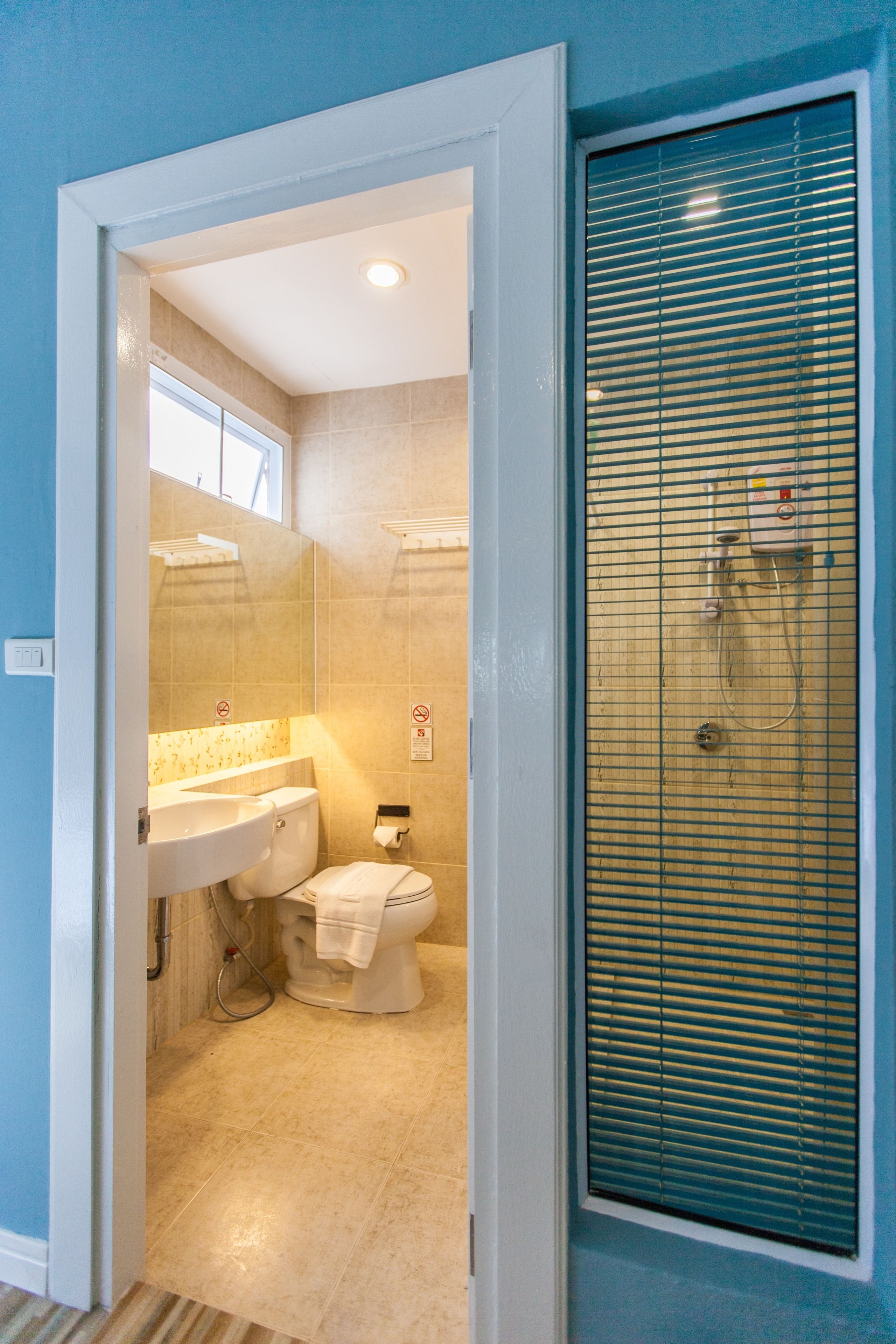 superior room | bathroom | shower, free toiletries, bidet, towels