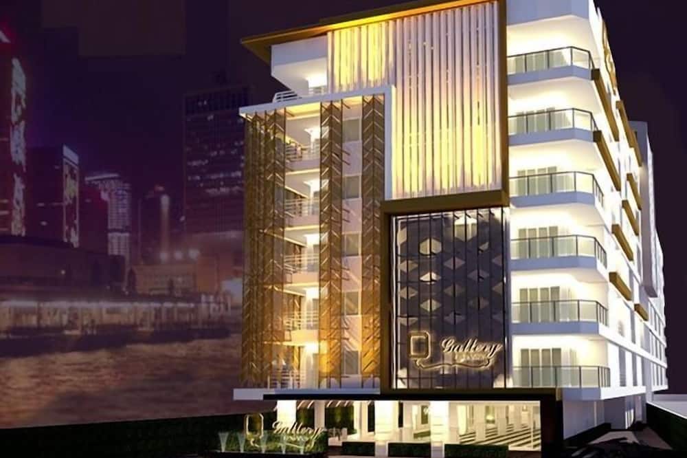Gallery Lake View Hotel