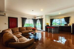 Lake View Suite | Living area | 32-inch LCD TV with cable channels, TV