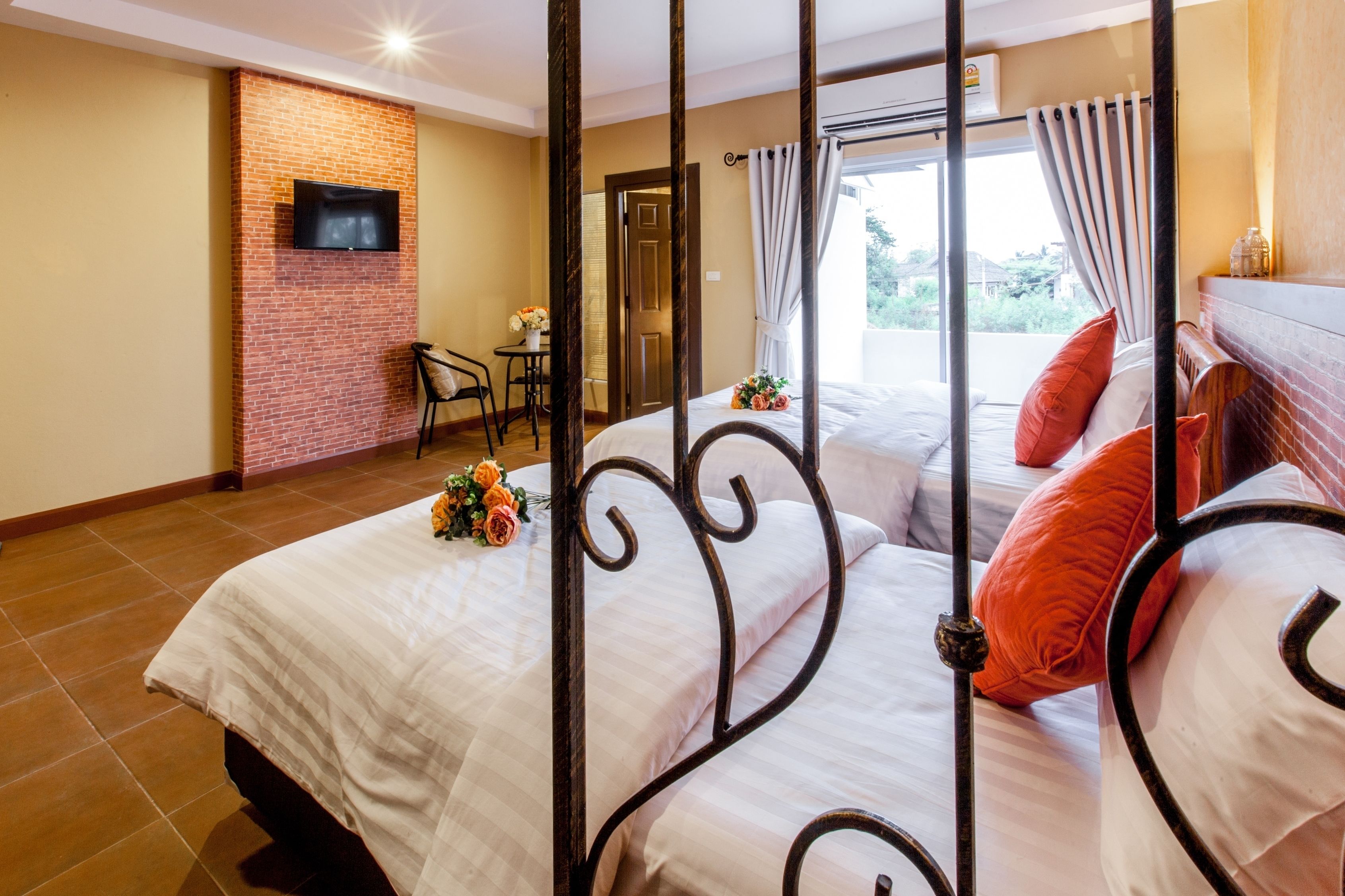 deluxe triple room | desk, blackout curtains, free wifi, bed sheets