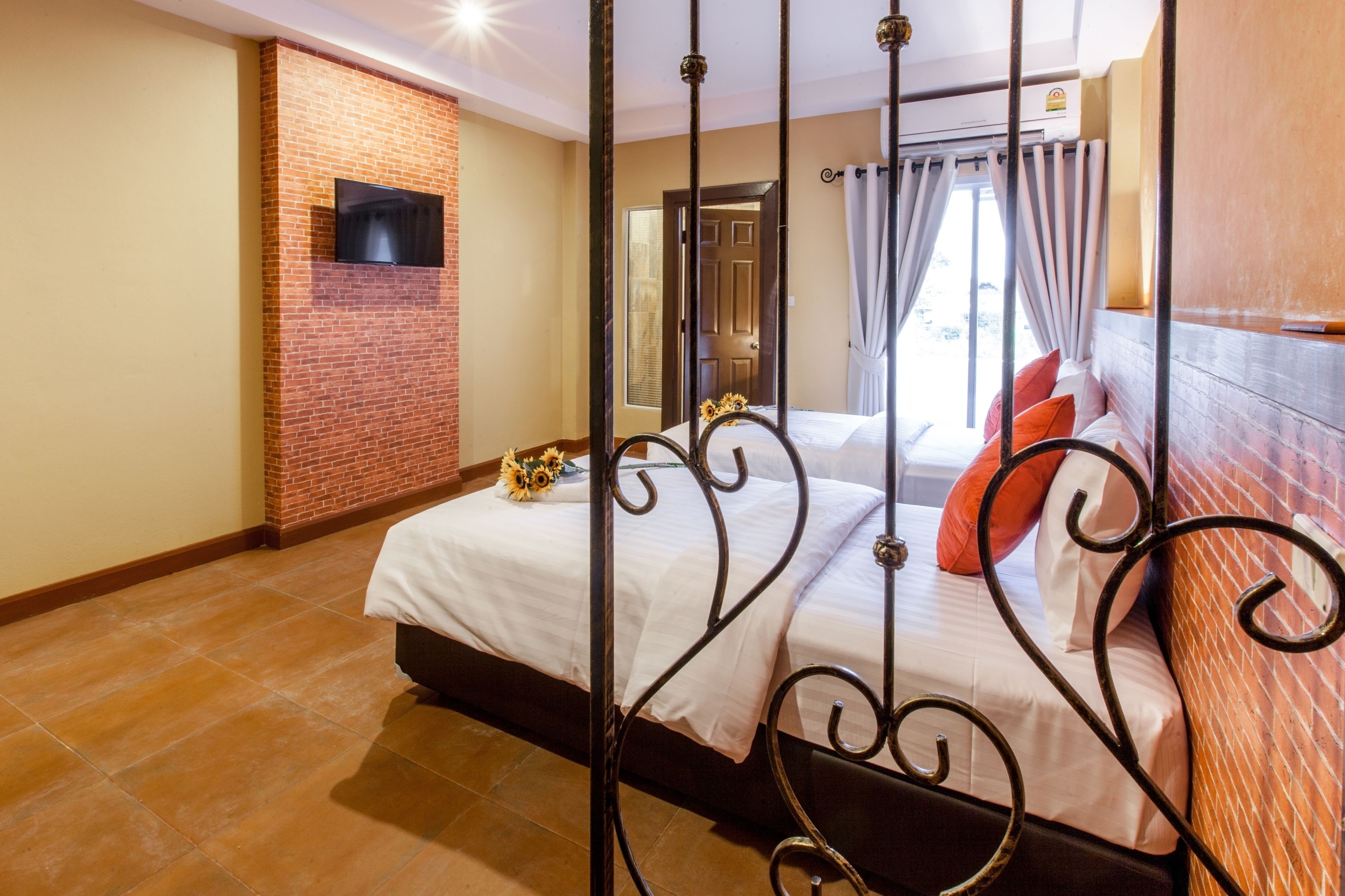 superior room | desk, blackout curtains, free wifi, bed sheets