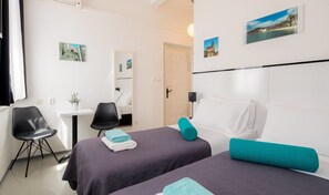 Chambre avec lits jumeaux | Articles gratuits dans le mini-bar, coffres-forts dans les chambres