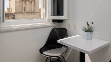 Habitación con 2 camas individuales | Artículos del minibar gratis y caja de seguridad en la habitación