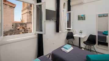 Twin Room | Free minibar, in-room safe, desk, blackout drapes