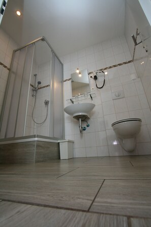 Double Room, Non Smoking | Bathroom | Towels - Pension Gestüt Lindenhof (Templin)