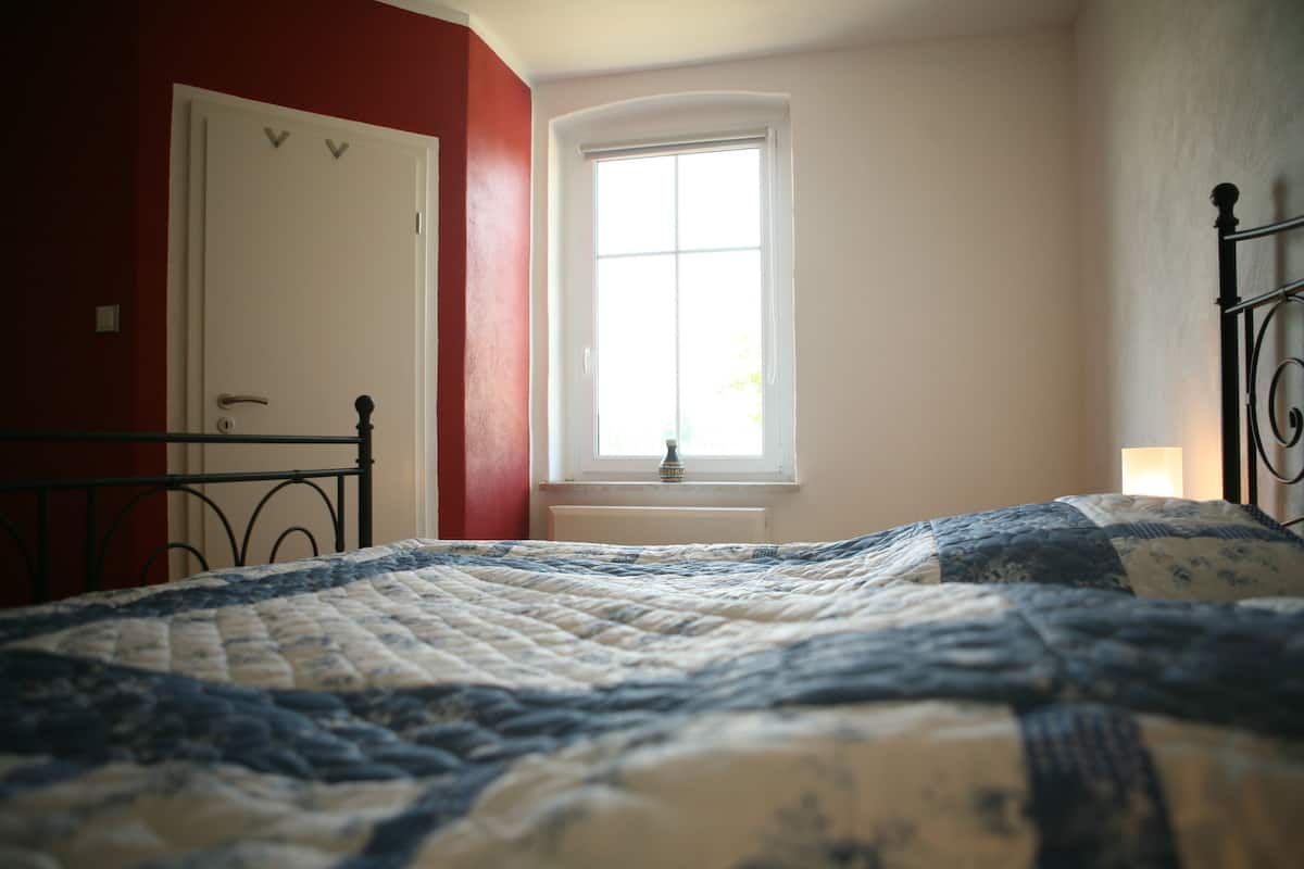 Suite, Non Smoking | WiFi (free), individually decorated, individually furnished, bed sheets