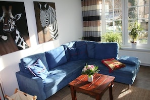 Apartment, 2 Bedrooms (4 Persons) Schinkelstrasse 12 | Living area - Pension Gestüt Lindenhof (Templin)