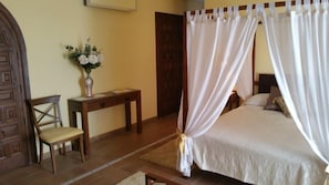 Premium bedding, desk, free cots/infant beds, WiFi