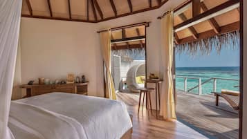 Villa, vue océan, sur l'eau