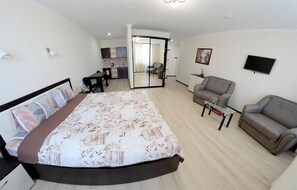 Premium bedding, minibar, desk, soundproofing - Vila Lolo (Chisinau)