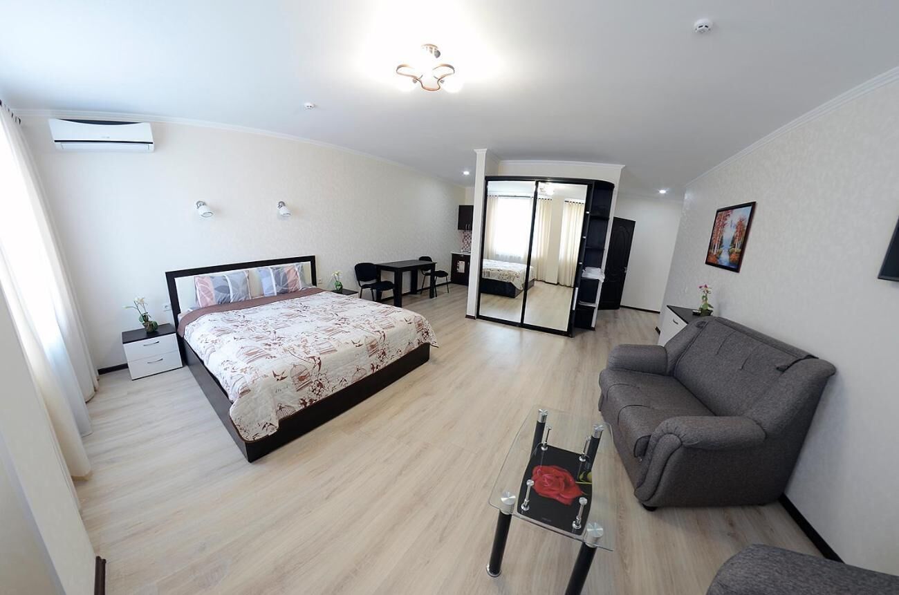 Premium bedding, minibar, desk, soundproofing