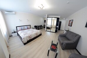 高級寢具、迷你吧、書桌、隔音