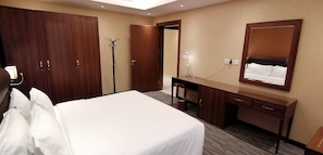 Desk, blackout curtains, iron/ironing board, free WiFi - Manazel Al Diafah Serviced Apartment (Riyadh)