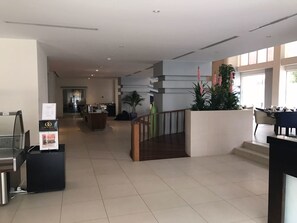 Se sirven desayunos, comidas, cenas y cocina internacional 