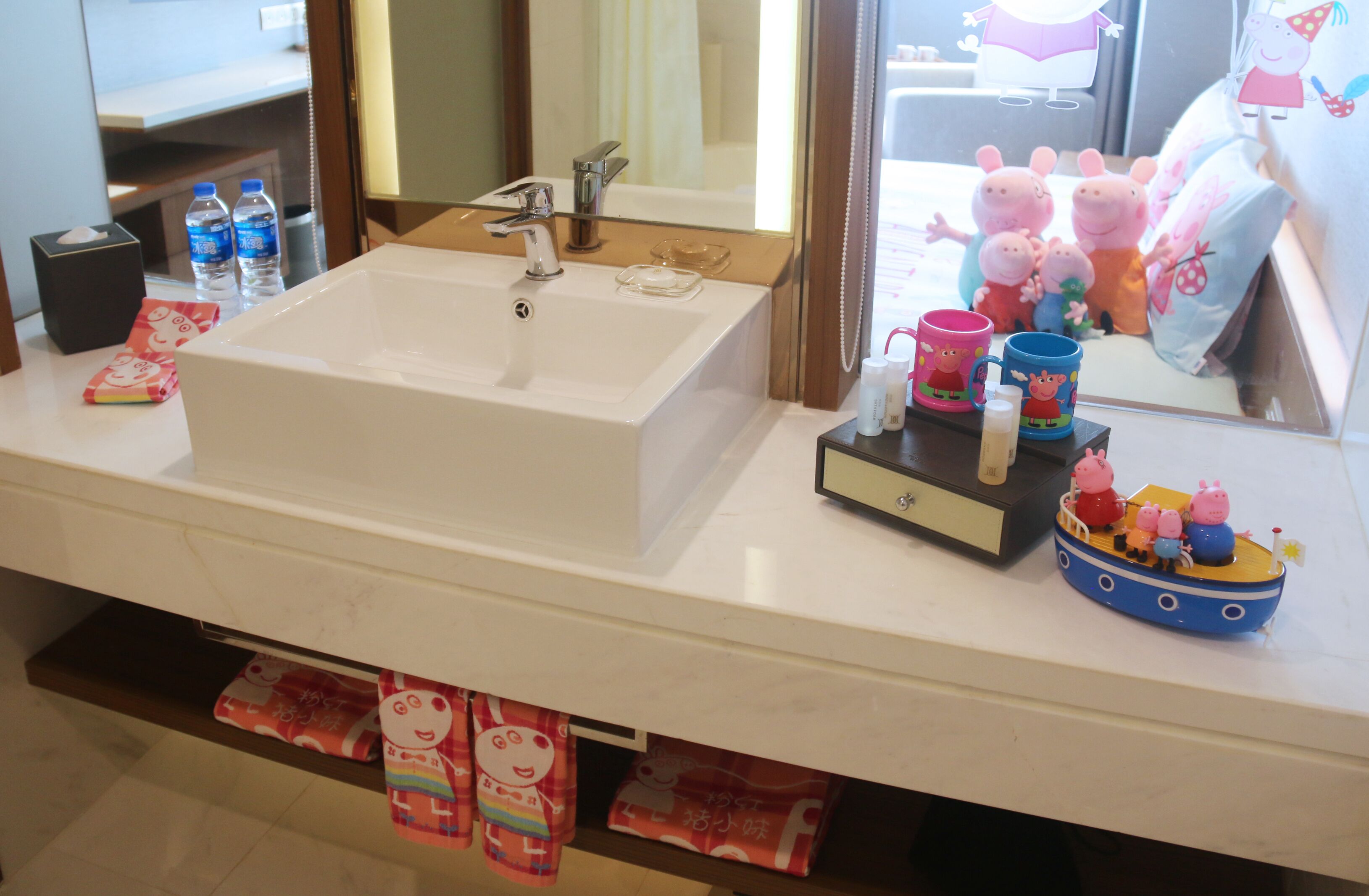 signature room | premium bedding, in-room safe, desk, blackout curtains