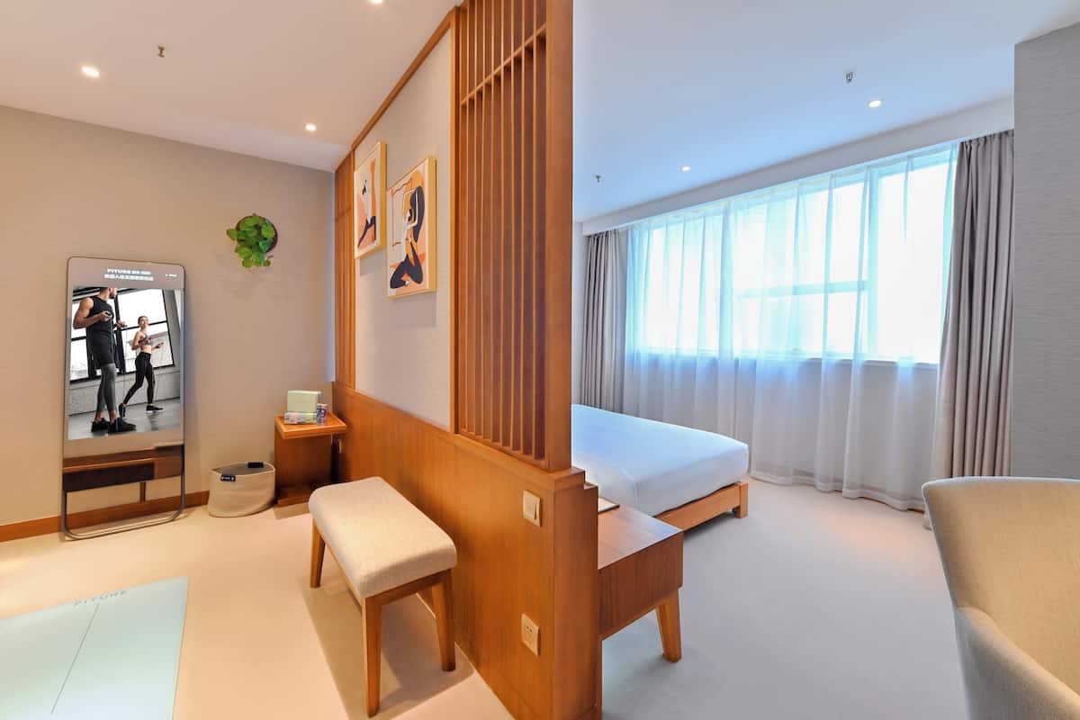 signature room | premium bedding, in-room safe, desk, blackout curtains