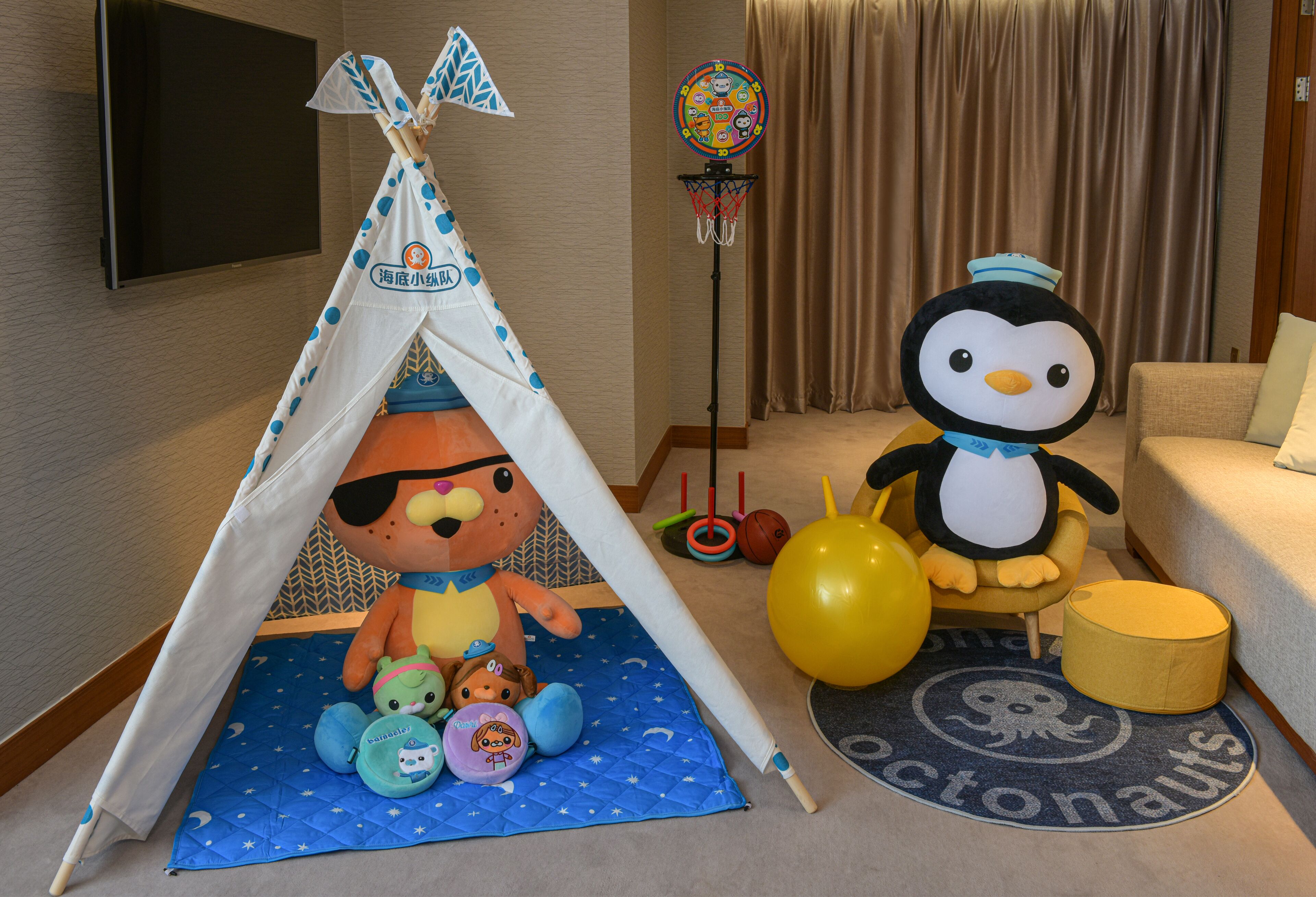 signature room | premium bedding, in-room safe, desk, blackout curtains