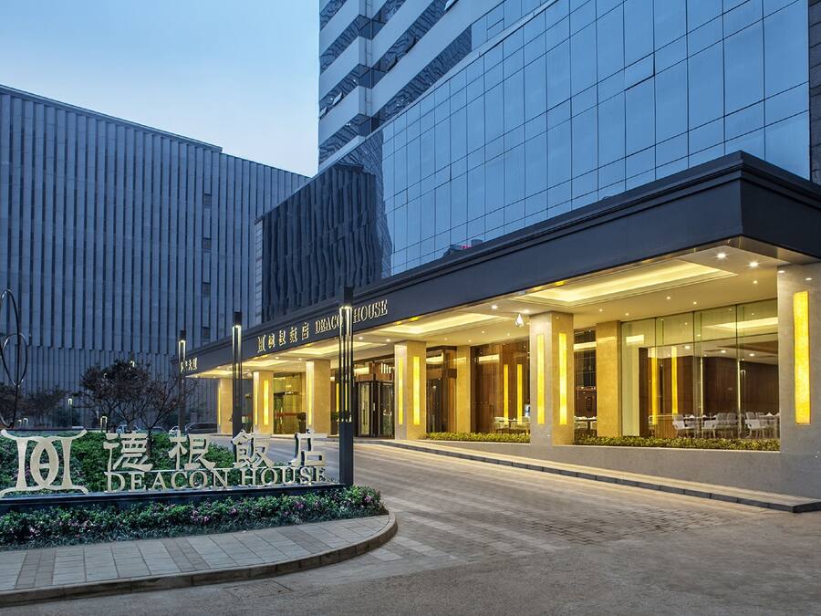 Pintu masuk properti