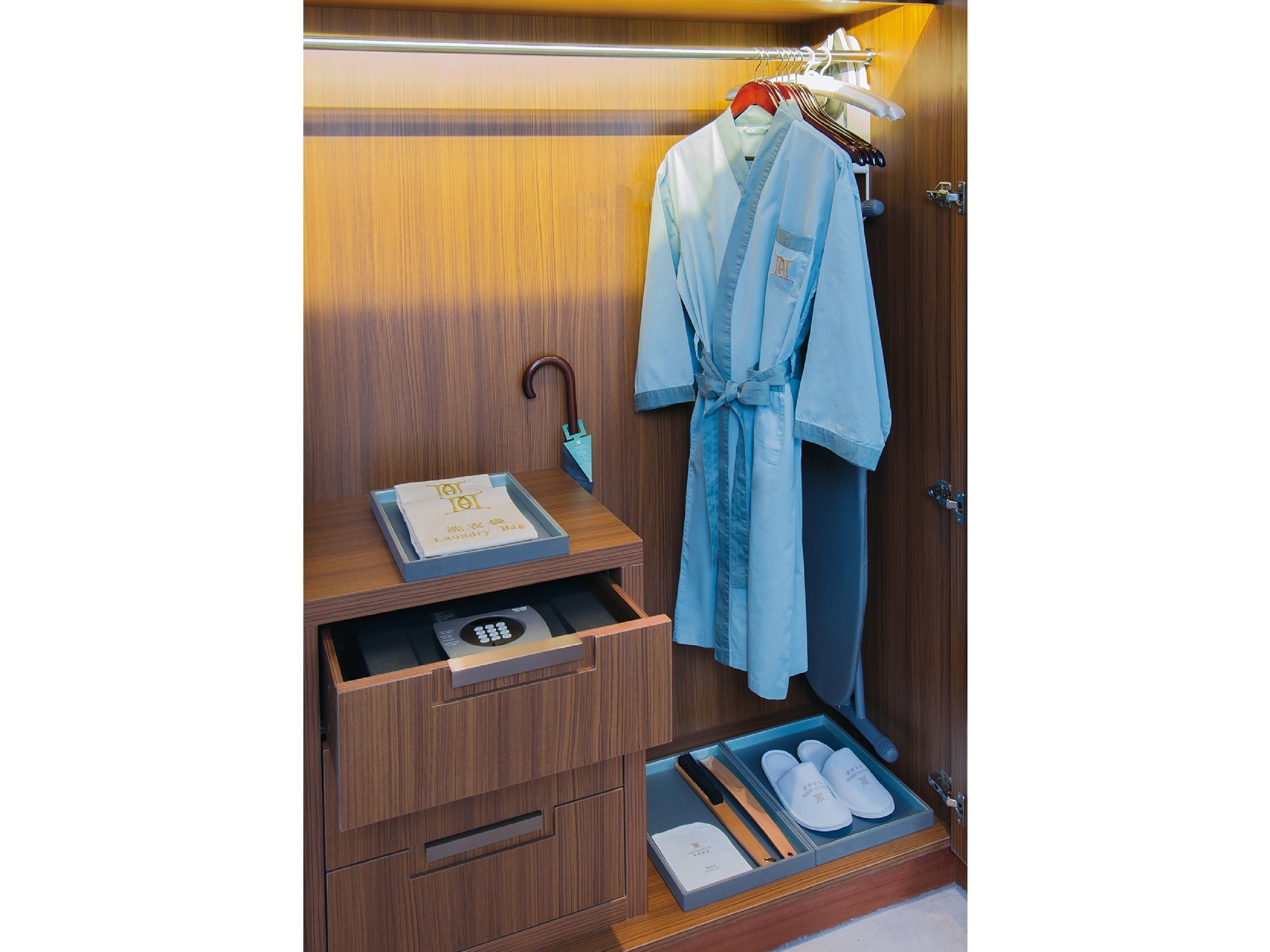 premium bedding, in-room safe, desk, blackout curtains