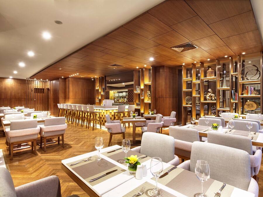 Breakfast, lunch, dinner served; international cuisine