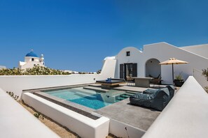 3 bedrooms, premium bedding, pillow-top beds, minibar - Vineyard Exclusive Suites (Santorini)