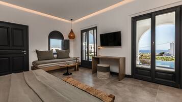 Honeymoon Suite with Private Pool & Jetted Tub | 3 bedrooms, premium bedding, pillow-top beds, minibar