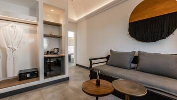Luxury Suite with Heated Private Pool & Jetted Tub | 3 Schlafzimmer, hochwertige Bettwaren, Pillowtop-Betten, Minibar