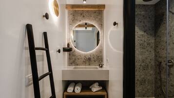Luxury Suite with Heated Private Pool & Jetted Tub | Bathroom | Shower, rainfall showerhead, eco-friendly toiletries, hair dryer