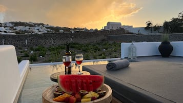 Junior Suite with Private Pool & Jetted Tub | 3 Schlafzimmer, hochwertige Bettwaren, Pillowtop-Betten, Minibar