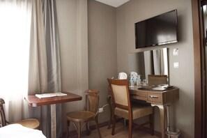 Premium bedding, in-room safe, soundproofing, free WiFi