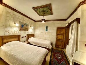 Chambre familiale | Literie de qualité, minibar, bureau, système d’insonorisation